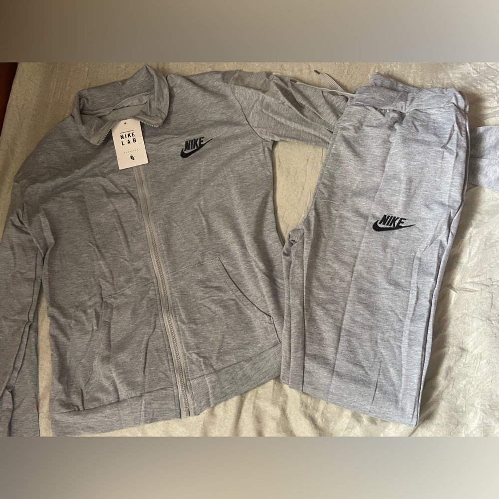 Brand new Nike outfit. Never worn
